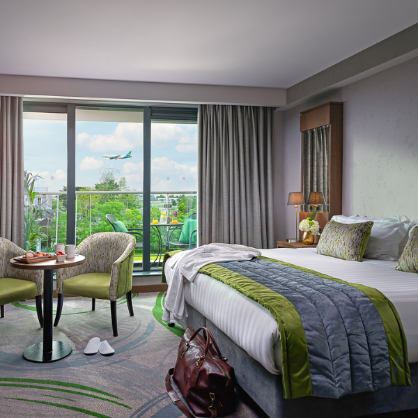 Deluxe balcony room www.carlton.ie